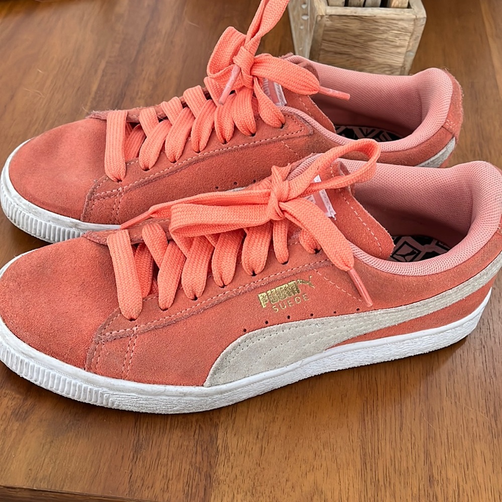 Suede Pumas